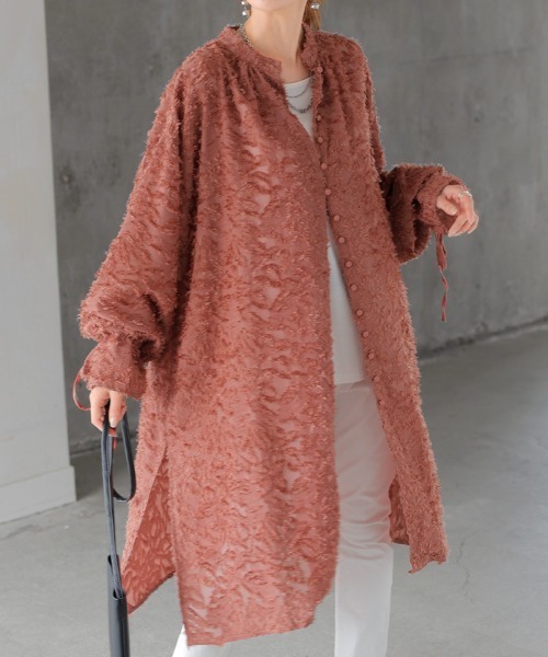 HUG.U(ハグユー)の「ジャガードシフォンシャツ(シャツ/ブラウス・レディース・ホワイト/レッド/ネイビー/ブラック・FREE)」の5枚目の写真