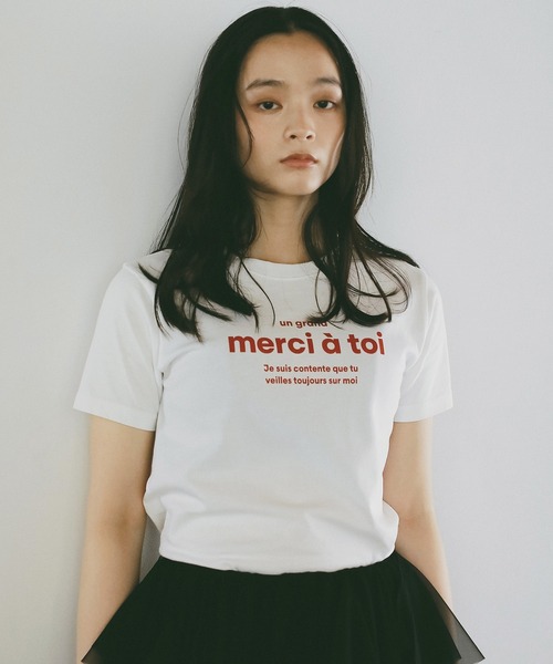 EIMY ISTOIRE（エイミーイストワール）の「merci ロゴTシャツ（Tシャツ/カットソー・レディース・チャコールグレー/ホワイト/ピンク/ラベンダー・F）」の2枚目の写真