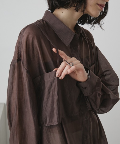Aunt Marie's(アントマリーズ)の「フェイクレイヤードオーバーサイズシアーシャツ(シャツ/ブラウス・レディース・ブラウン/ネイビー/キャメル/ナチュラル・FREE)」の2枚目の写真