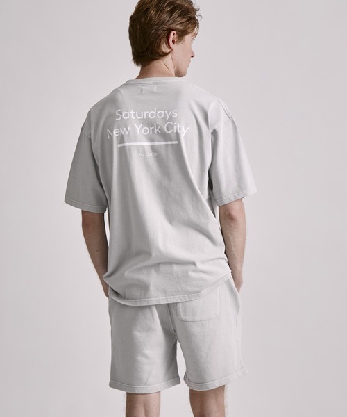 Saturdays NYC(サタデーズ ニューヨークシティ )の「Pigment Dyed Back Printed SS T-Shirt(Tシャツ/カットソー・メンズ・キナリ/チャコールグレー/ネイビー・L/M/XL/S)」の1枚目の写真