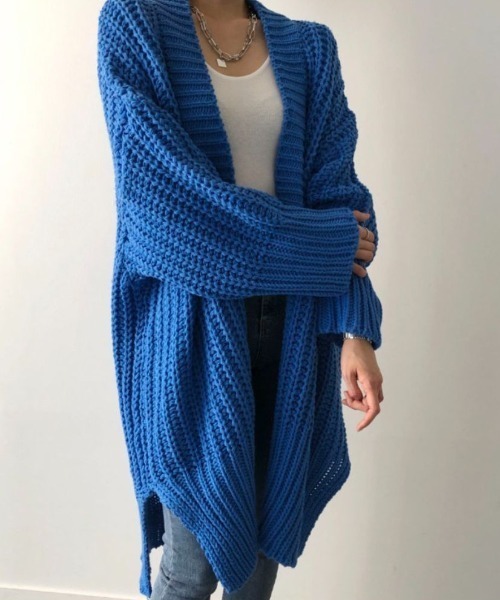 maison de LATIR(メゾンドラティール)の「ざっくり編みロングニットカーディガン(カーディガン/ボレロ・レディース・ブラック/ブルー・FREE)」の7枚目の写真