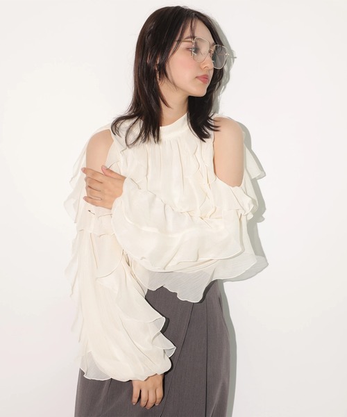 Rirandture(リランドチュール)の「オフショルフリルシアーブラウス(シャツ/ブラウス・レディース・ベージュ系その他・2/1)」の3枚目の写真