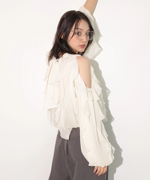 Rirandture(リランドチュール)の「オフショルフリルシアーブラウス(シャツ/ブラウス・レディース・ベージュ系その他・2/1)」の8枚目の写真