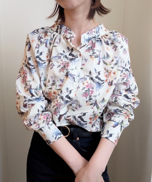 styiro(スタイロ)の「ボタニカル柄長袖シャツブラウス 秋服(シャツ/ブラウス・レディース・アイボリー・M/L)」の1枚目の写真