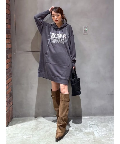 RODEO CROWNS WIDE BOWL（ロデオクラウンズワイドボウル）の「シャドーロゴパーカーワンピース（ワンピース・レディース・パープル/チャコールグレー/グレー×ホワイト・FREE）」の2枚目の写真