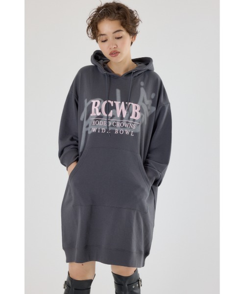 RODEO CROWNS WIDE BOWL（ロデオクラウンズワイドボウル）の「シャドーロゴパーカーワンピース（ワンピース・レディース・パープル/チャコールグレー/グレー×ホワイト・FREE）」の4枚目の写真