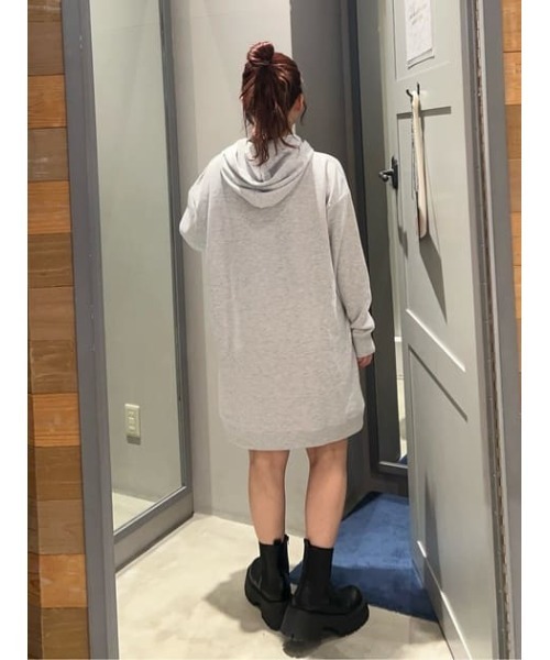 RODEO CROWNS WIDE BOWL（ロデオクラウンズワイドボウル）の「シャドーロゴパーカーワンピース（ワンピース・レディース・パープル/チャコールグレー/グレー×ホワイト・FREE）」の6枚目の写真