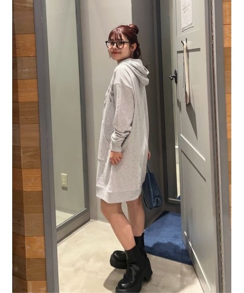 RODEO CROWNS WIDE BOWL（ロデオクラウンズワイドボウル）の「シャドーロゴパーカーワンピース（ワンピース・レディース・パープル/チャコールグレー/グレー×ホワイト・FREE）」の10枚目の写真