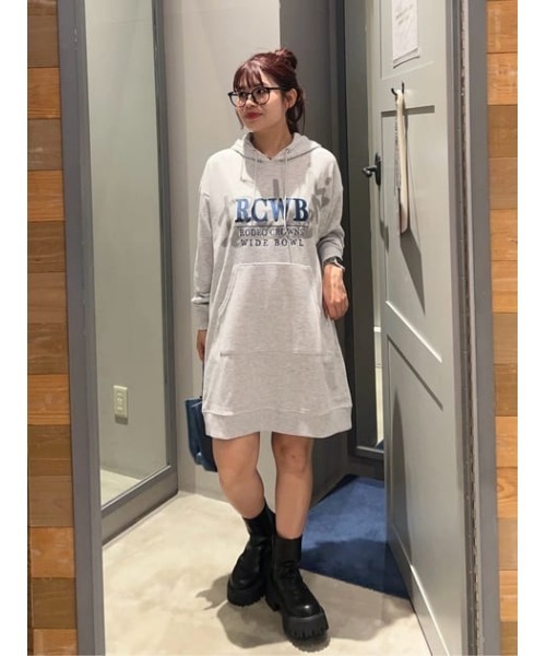 RODEO CROWNS WIDE BOWL（ロデオクラウンズワイドボウル）の「シャドーロゴパーカーワンピース（ワンピース・レディース・パープル/チャコールグレー/グレー×ホワイト・FREE）」の8枚目の写真