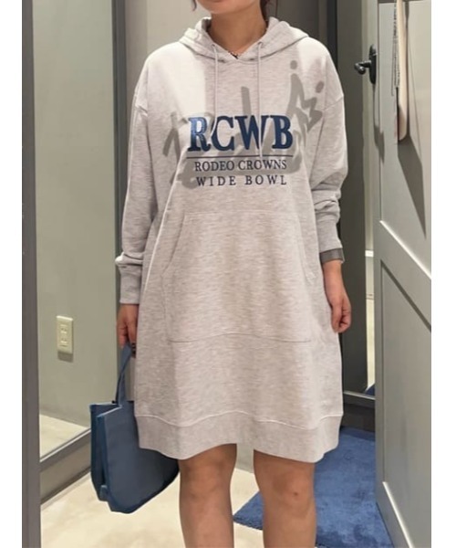 RODEO CROWNS WIDE BOWL（ロデオクラウンズワイドボウル）の「シャドーロゴパーカーワンピース（ワンピース・レディース・パープル/チャコールグレー/グレー×ホワイト・FREE）」の7枚目の写真