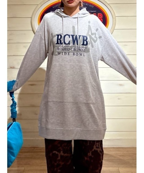 RODEO CROWNS WIDE BOWL（ロデオクラウンズワイドボウル）の「シャドーロゴパーカーワンピース（ワンピース・レディース・パープル/チャコールグレー/グレー×ホワイト・FREE）」の15枚目の写真
