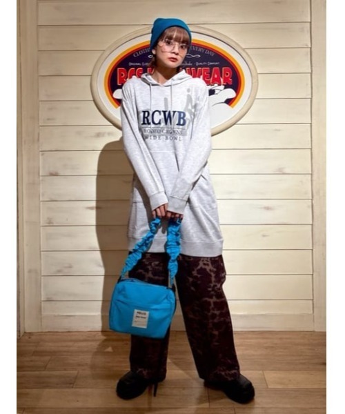 RODEO CROWNS WIDE BOWL（ロデオクラウンズワイドボウル）の「シャドーロゴパーカーワンピース（ワンピース・レディース・パープル/チャコールグレー/グレー×ホワイト・FREE）」の17枚目の写真