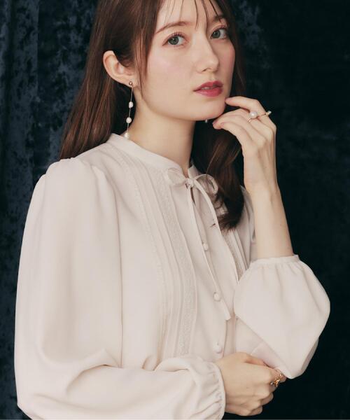 couture brooch（クチュールブローチ）の「【大人可愛い・通勤】ピンタックレースブラウス（シャツ/ブラウス・レディース・ライトグレー/アイボリー/ブラック・36/38/40/42）」の2枚目の写真