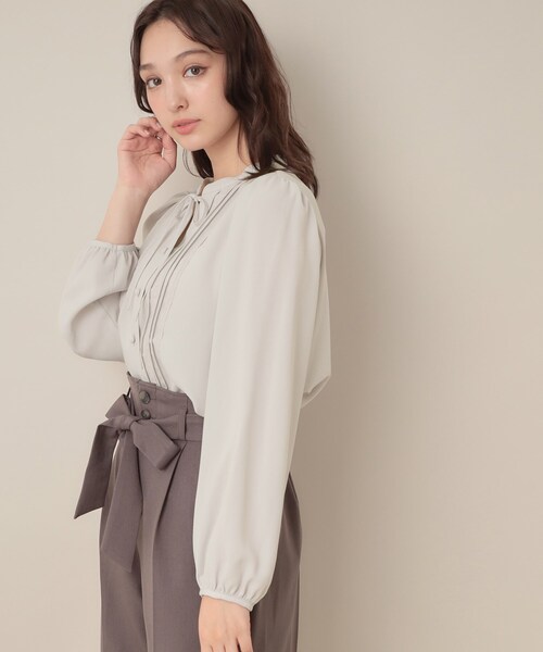 couture brooch（クチュールブローチ）の「【大人可愛い・通勤】ピンタックレースブラウス（シャツ/ブラウス・レディース・ライトグレー/アイボリー/ブラック・36/38/40/42）」の6枚目の写真