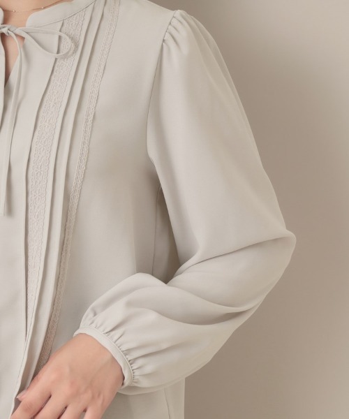 couture brooch（クチュールブローチ）の「【大人可愛い・通勤】ピンタックレースブラウス（シャツ/ブラウス・レディース・ライトグレー/アイボリー/ブラック・36/38/40/42）」の4枚目の写真