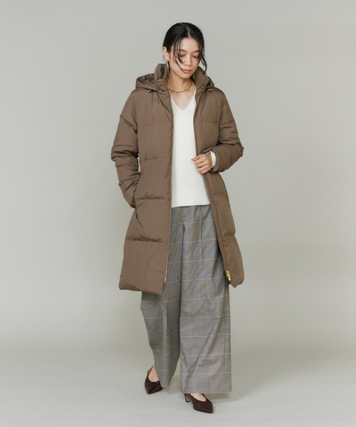 INED（イネド）の「スタンドカラーフードダウンコート「ロング丈」（ダウンジャケット/コート・レディース・ブラック/モカ/ベージュ・7号/11号/9号）」の5枚目の写真