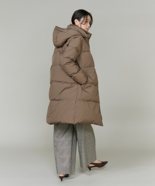 INED（イネド）の「スタンドカラーフードダウンコート「ロング丈」（ダウンジャケット/コート・レディース・ブラック/モカ/ベージュ・7号/11号/9号）」の6枚目の写真