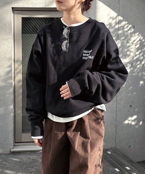 ANME(アンメ)の「裏起毛ロゴ刺繍ANMEスウェットトップス(スウェット・レディース・オートミール/ブラウン/ブラック/オフホワイト・M/L/XL)」の3枚目の写真