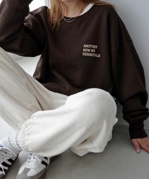 ANME(アンメ)の「裏起毛ロゴ刺繍ANMEスウェットトップス(スウェット・レディース・オートミール/ブラウン/ブラック/オフホワイト・M/L/XL)」の11枚目の写真