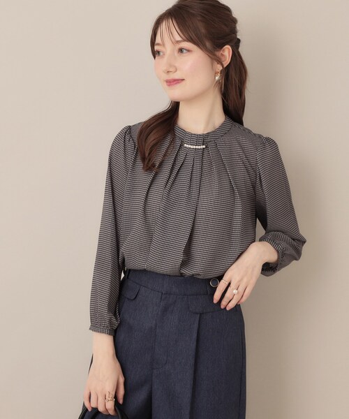 couture brooch（クチュールブローチ）の「【大人可愛い・パール取り外し・通勤】・タックタイチェック柄ブラウス（シャツ/ブラウス・レディース・ブラック系/ダークブラウン系・42/40/36/38）」の6枚目の写真