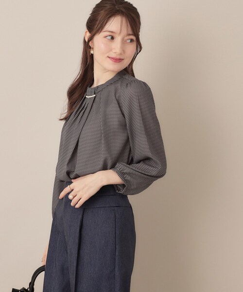 couture brooch（クチュールブローチ）の「【大人可愛い・パール取り外し・通勤】・タックタイチェック柄ブラウス（シャツ/ブラウス・レディース・ブラック系/ダークブラウン系・42/40/36/38）」の5枚目の写真