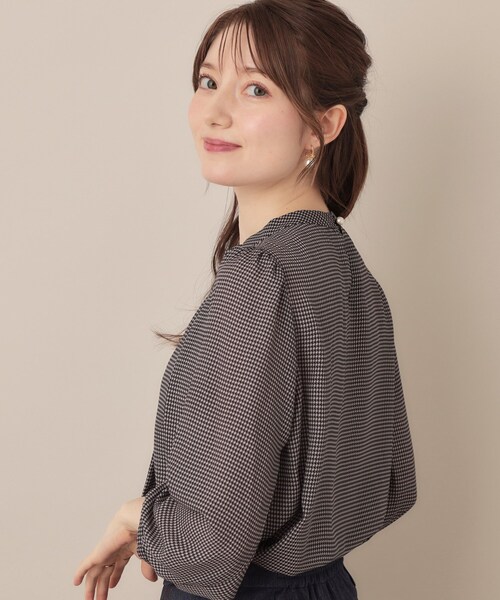 couture brooch（クチュールブローチ）の「【大人可愛い・パール取り外し・通勤】・タックタイチェック柄ブラウス（シャツ/ブラウス・レディース・ブラック系/ダークブラウン系・42/40/36/38）」の4枚目の写真
