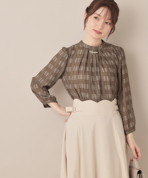 couture brooch（クチュールブローチ）の「【大人可愛い・パール取り外し・通勤】・タックタイチェック柄ブラウス（シャツ/ブラウス・レディース・ブラック系/ダークブラウン系・42/40/36/38）」の17枚目の写真
