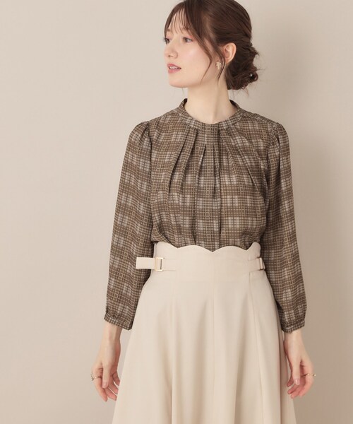 couture brooch（クチュールブローチ）の「【大人可愛い・パール取り外し・通勤】・タックタイチェック柄ブラウス（シャツ/ブラウス・レディース・ブラック系/ダークブラウン系・42/40/36/38）」の13枚目の写真