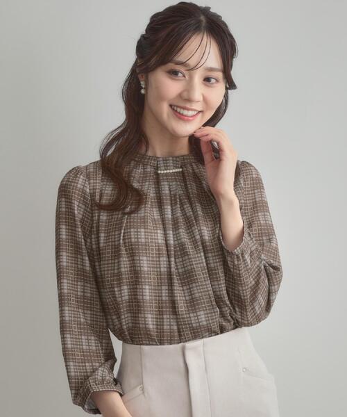 couture brooch（クチュールブローチ）の「【大人可愛い・パール取り外し・通勤】・タックタイチェック柄ブラウス（シャツ/ブラウス・レディース・ブラック系/ダークブラウン系・42/40/36/38）」の11枚目の写真