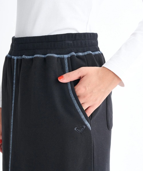 ROXY（ロキシー）の「JIVY SKIRTS /ロキシーロゴワンポイントカラーステッチウエストゴムロングスカート（スカート・レディース・ナチュラル/ブラック/ブラウン・SMALL/MEDIUM/LARGE）」の8枚目の写真