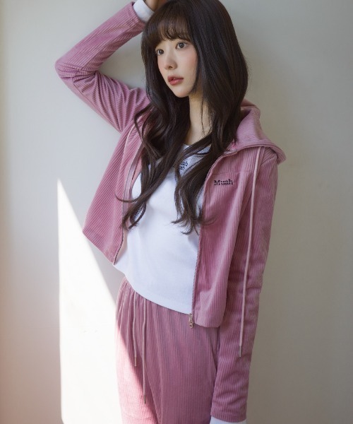 muahmuah(ムーアムーア)の「A'GEM/9 × .kom 『muah muah/ムーアムーア』 LOGO STITCH VELVET TRAINING HOOD ZIPUP/ベルベット ロゴ ステッチジップアップパーカー(パーカー・レディース・ネイビー/ピンク/グレー/ブラック・FREE)」の4枚目の写真