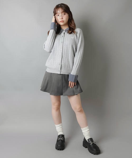 SPINNS（スピンズ）の「シャツレイヤード風ニットカーディガン/チェック/ワンポイント刺繍ロゴ（カーディガン/ボレロ・レディース・ネイビー/ワイン/グレー/オフホワイト・ONESIZE）」の11枚目の写真