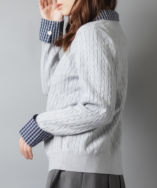 SPINNS（スピンズ）の「シャツレイヤード風ニットカーディガン/チェック/ワンポイント刺繍ロゴ（カーディガン/ボレロ・レディース・ネイビー/ワイン/グレー/オフホワイト・ONESIZE）」の9枚目の写真