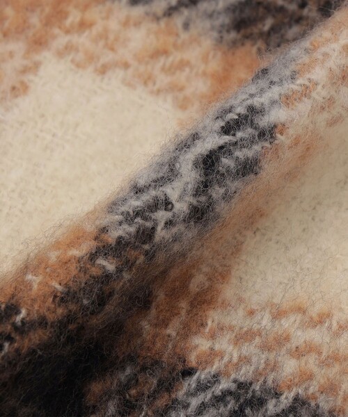 SHIPS（シップス）の「【WEB限定】SHIPS: オンブレチェック ボリューム マフラー（マフラー・メンズ・ナチュラル/ブラック/ライトグリーン・ONE SIZE）」の9枚目の写真