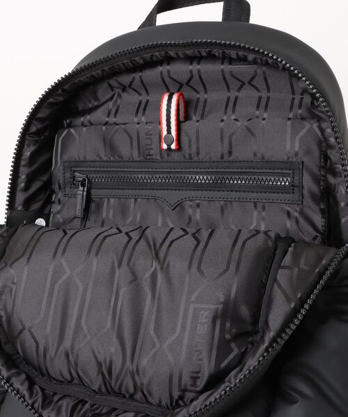 HUNTER(ハンター)の「イントレピッド エクストラ パフド バックパック(バックパック/リュック・レディース・オフホワイト/ブラック・ONE)」の16枚目の写真