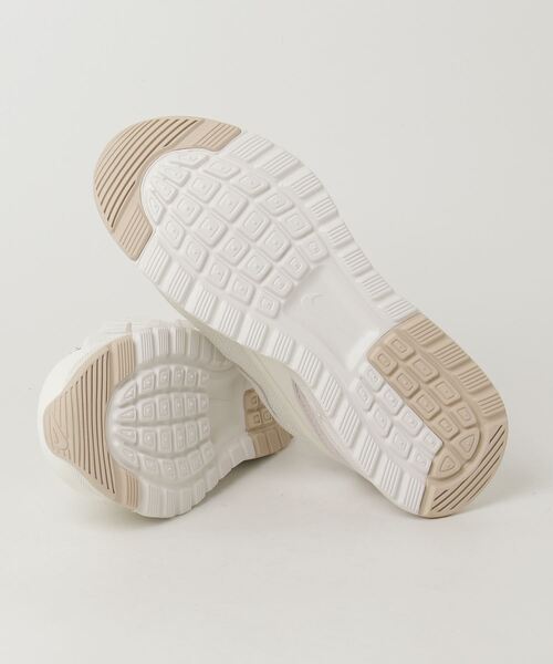 NIKE（ナイキ）の「ナイキ  ナイキ ウィメンズ エア マックス NUAXIS（スニーカー・レディース・クリーム・23.5cm/25.0cm/23.0cm/24.0cm/24.5cm）」の3枚目の写真