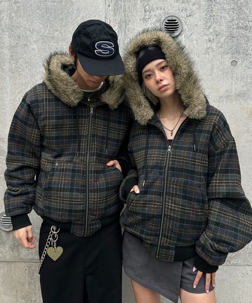 kutir（クティール）の「2WAY FAKEFUR HOOD ZIP BLOUSON／2WAYフェイクファーフードジップブルゾン（ブルゾン・メンズ・ブラック/ネイビー/ブラウン/カーキ・SMALL/MEDIUM/LARGE）」の4枚目の写真