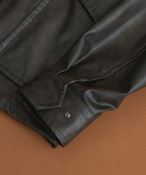 PUBLIC TOKYO（パブリックトウキョウ）の「ビンテージライクオーバーサイズレザーブルゾン　/２WAY仕様/スタンド/春服/防風性/防水性/アウター（ブルゾン・メンズ・ブラック/ブラウン・1/2）」の6枚目の写真