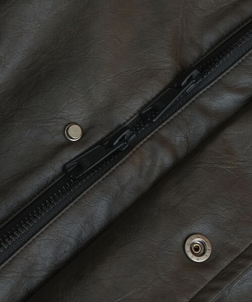 PUBLIC TOKYO（パブリックトウキョウ）の「ビンテージライクオーバーサイズレザーブルゾン　/２WAY仕様/スタンド/春服/防風性/防水性/アウター（ブルゾン・メンズ・ブラック/ブラウン・1/2）」の9枚目の写真