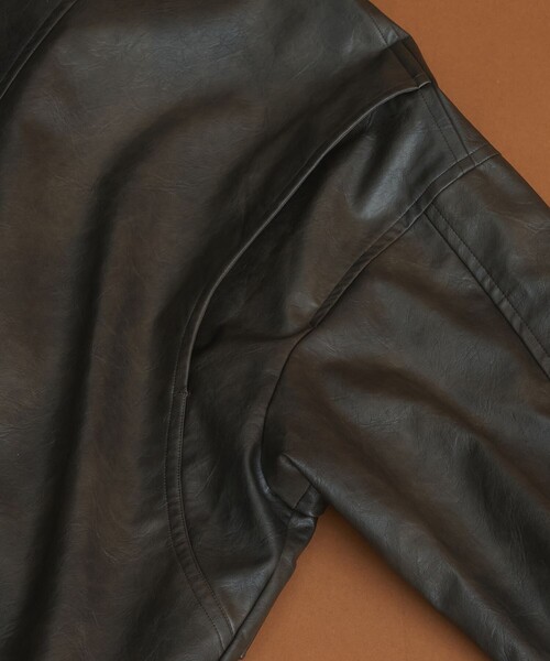 PUBLIC TOKYO（パブリックトウキョウ）の「ビンテージライクオーバーサイズレザーブルゾン　/２WAY仕様/スタンド/春服/防風性/防水性/アウター（ブルゾン・メンズ・ブラック/ブラウン・1/2）」の10枚目の写真