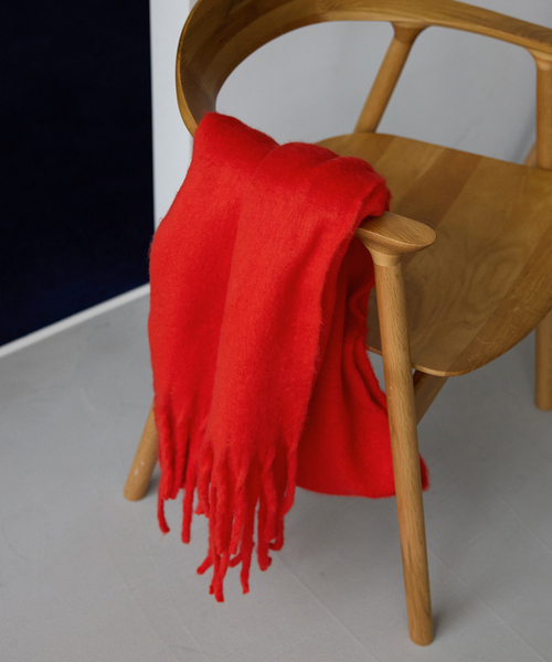 SLOBE IENA（スローブイエナ）の「《追加》SLOBE IENA エアリーカラーストール（マフラー・レディース・ホワイト/レッド/ピンク/カーキ・FREE）」の4枚目の写真