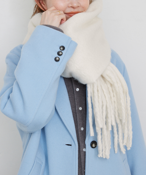 SLOBE IENA（スローブイエナ）の「《追加》SLOBE IENA エアリーカラーストール（マフラー・レディース・ホワイト/レッド/ピンク/カーキ・FREE）」の2枚目の写真