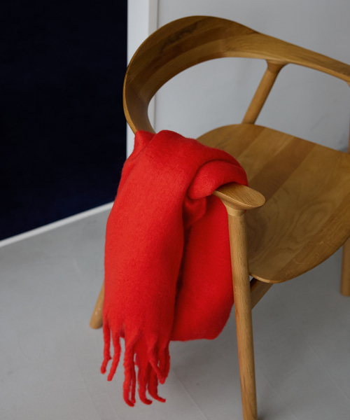 SLOBE IENA（スローブイエナ）の「《追加》SLOBE IENA エアリーカラーストール（マフラー・レディース・ホワイト/レッド/ピンク/カーキ・FREE）」の19枚目の写真