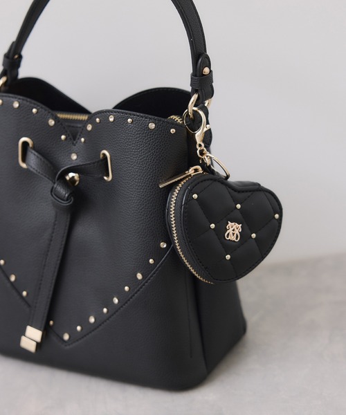 VIS(ビス)の「スタッズキルティングハートポーチチャーム(チャーム・レディース・ブラック/ホワイト/レッド・FREE)」の2枚目の写真