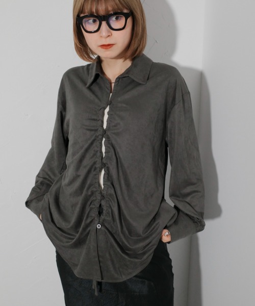 leimn（レイムン）の「スウェードフロントドロストシャツ（シャツ/ブラウス・レディース・チャコールグレー/ライトグレー・M）」の2枚目の写真
