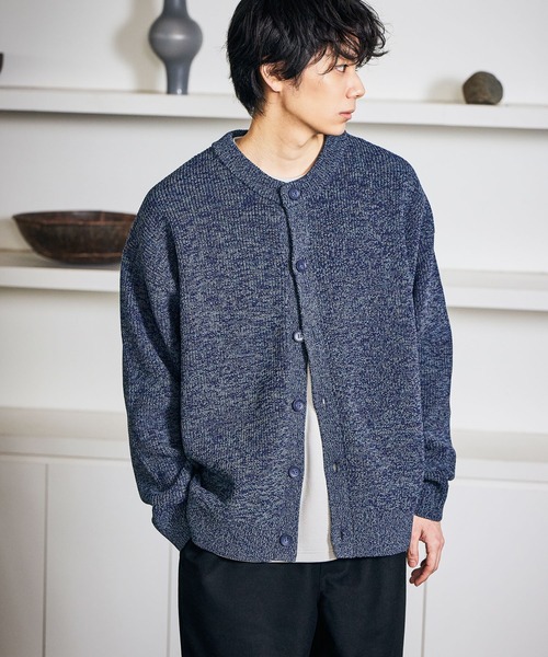 LAKOLE（ラコレ）の「メランジクルーニットカーディガン / 601400（カーディガン/ボレロ・メンズ・ボルドー/ブラウン/ブルー・MEDIUM/LARGE）」の2枚目の写真