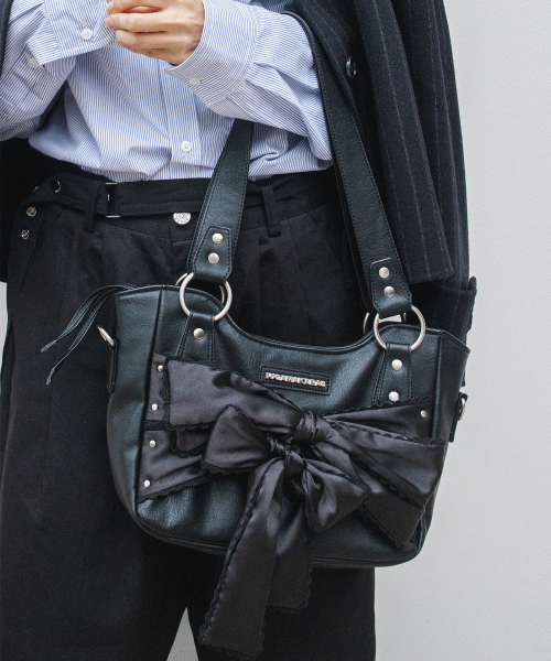 IUGAMAKARAS(イウガマカラス)の「Laced Ribbon Leather Shoulder Bag (Black)(ショルダーバッグ・レディース・その他・FREE)」の4枚目の写真