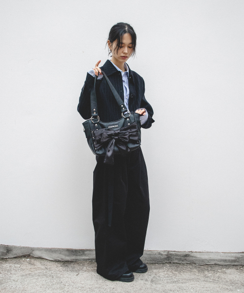 IUGAMAKARAS(イウガマカラス)の「Laced Ribbon Leather Shoulder Bag (Black)(ショルダーバッグ・レディース・その他・FREE)」の5枚目の写真