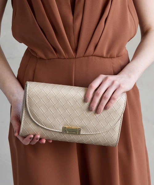 AIMER（エメ）の「格子模様クラッチパーティーバッグ（クラッチバッグ・レディース・ベージュ/シルバー・FREE）」の13枚目の写真