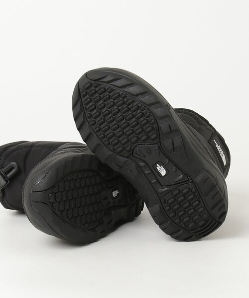 THE NORTH FACE(ザノースフェイス)の「ザ ノース フェイス THE NORTH FACE K Nuptse Bootie Logo Short_キッズ ヌプシ ブーティ ロゴ ショート(ブーツ・キッズ・ブラック・20.0cm/21.0cm/22.0cm/17.0cm/18.0cm/19.0cm)」の3枚目の写真